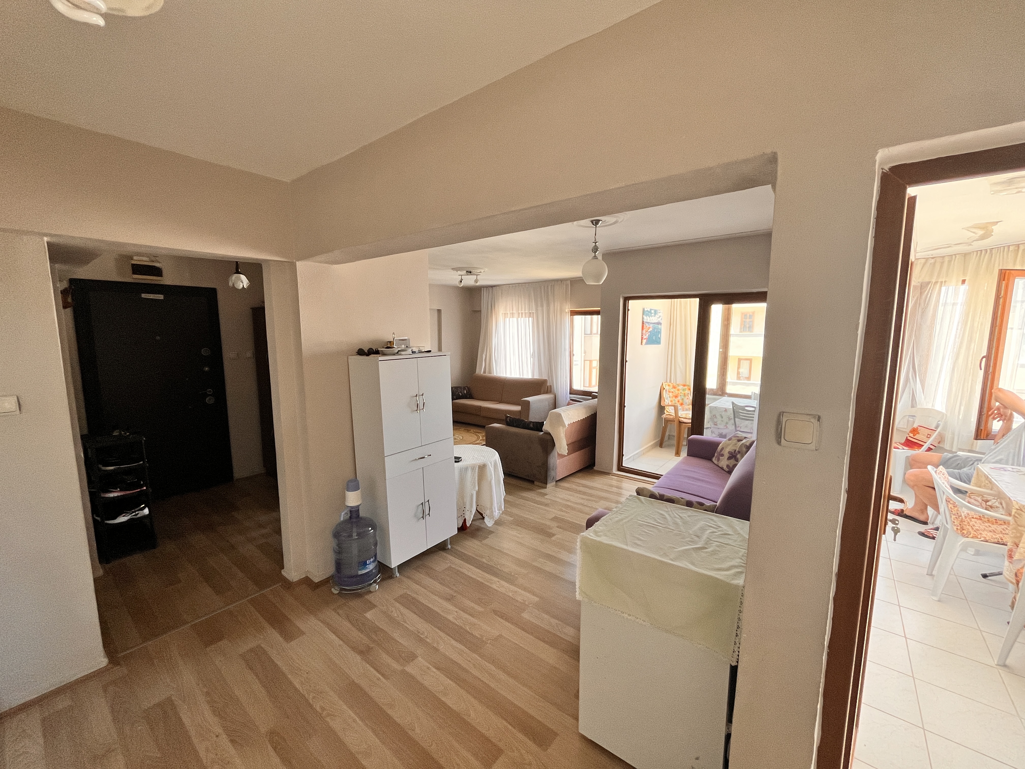 RE/MAX'TAN FENER SİTESİNDE İÇİ YAPILI HAZIR DAİRE - Fotoğraf 2